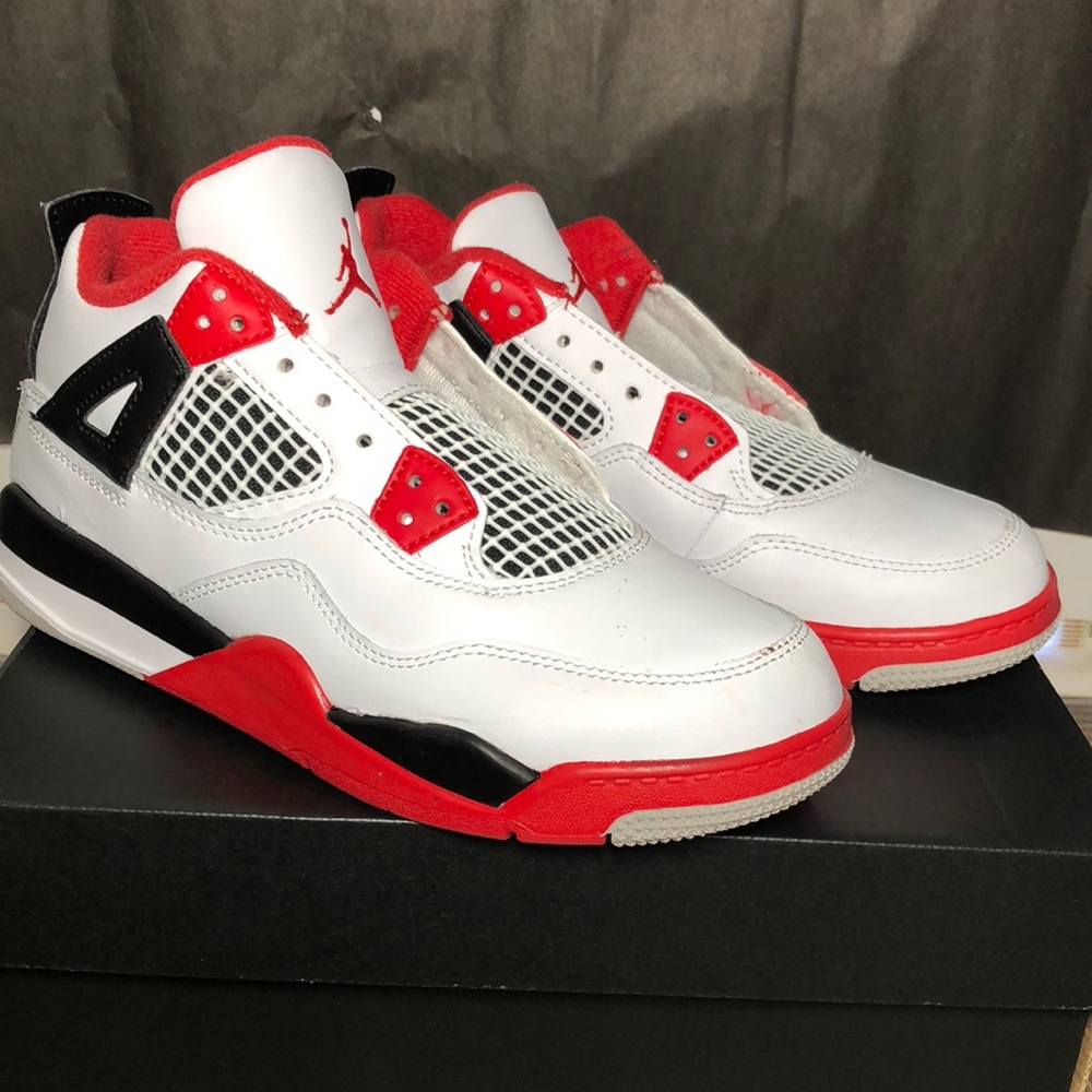 Air Jordan 4 Retro (PS) size 3 Y white/red/black
